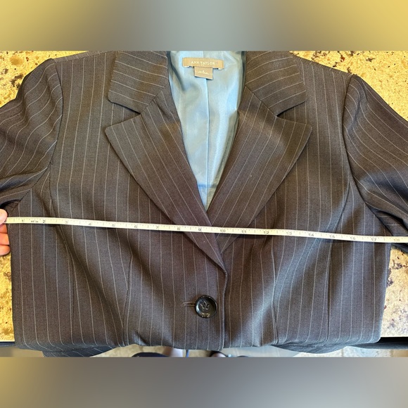 Ann Taylor Pinstripe Blazer Single Breasted Size 4 - Picture 8 of 9